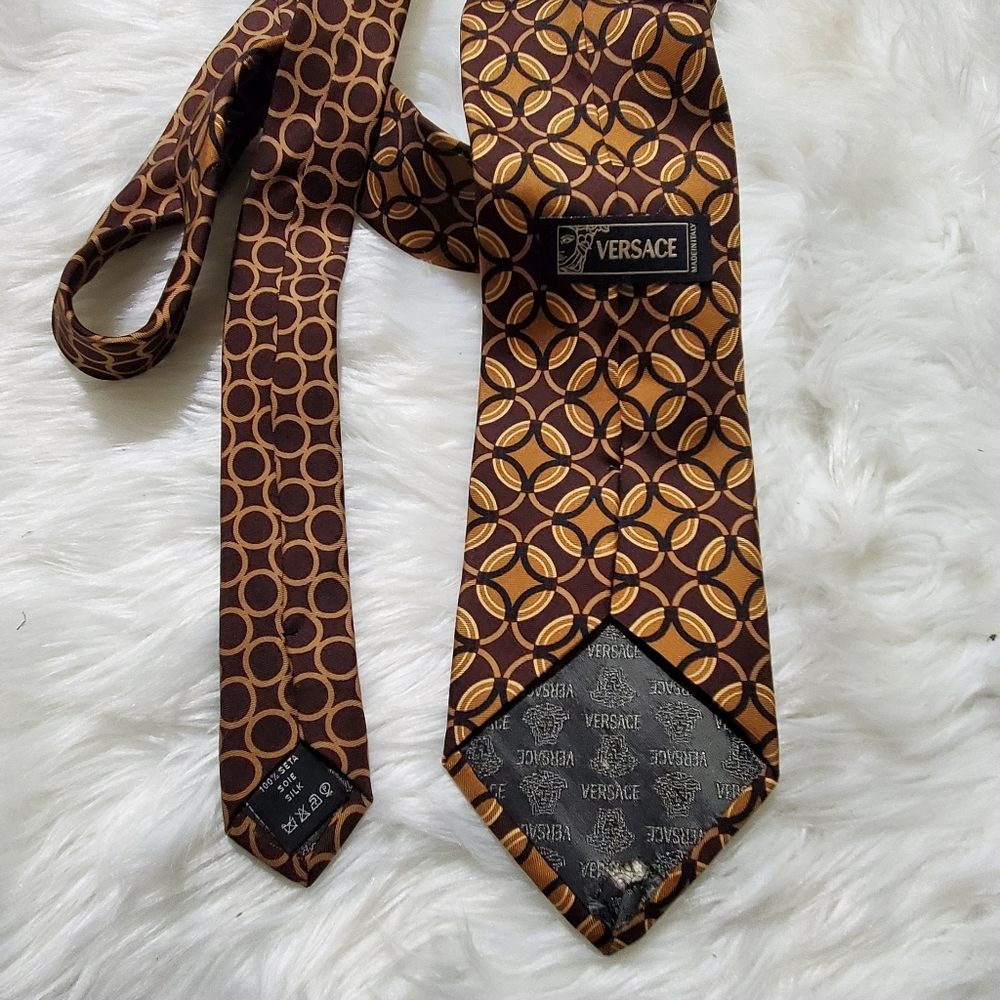 Versace - Picture 4 of 5
